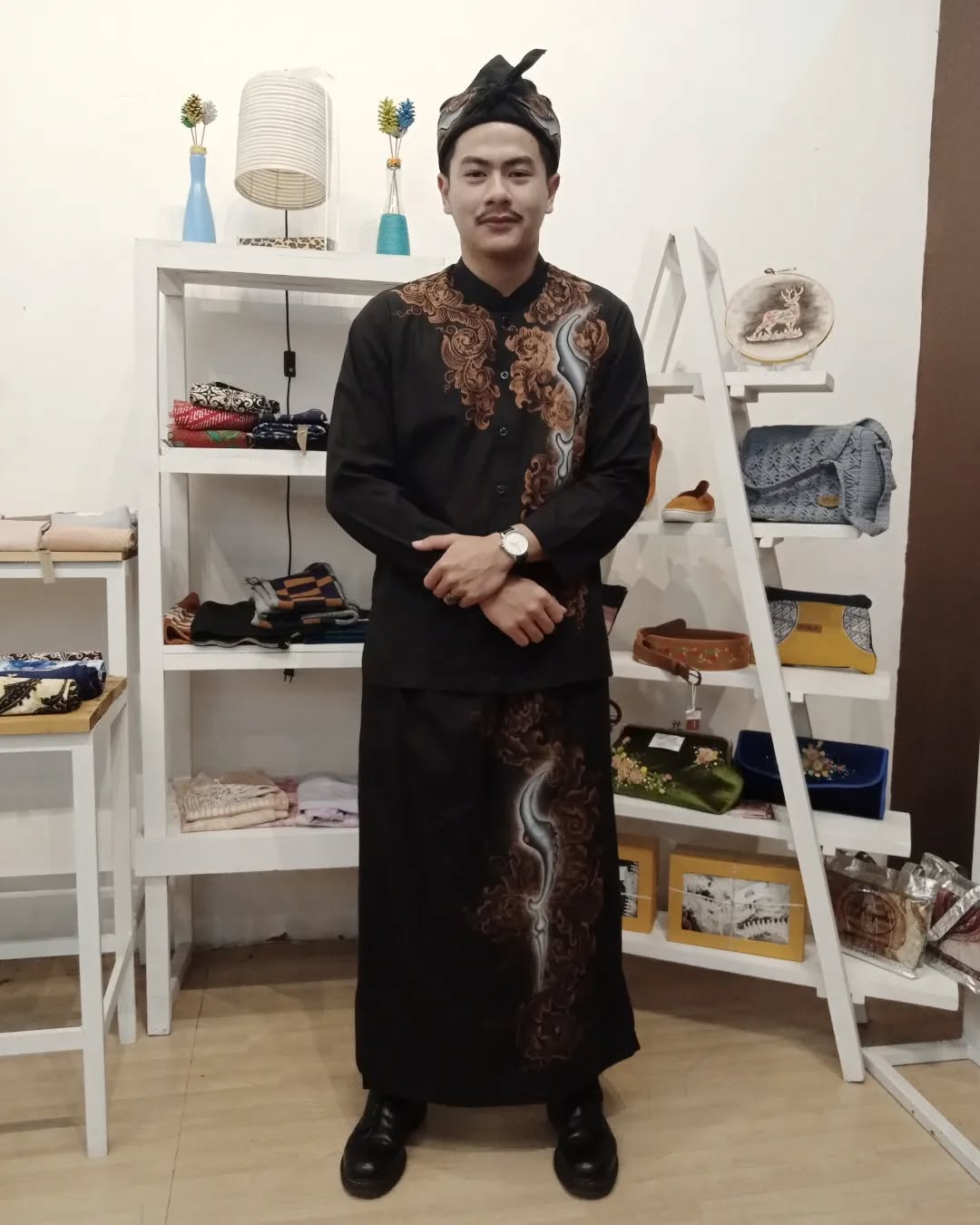  PANGSI & SARUNG LUKIS CABUT WARNA